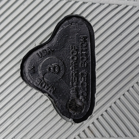 Ladies rain/snow boots, black & grey, fleece lined foot, sz 8, Velcro close - Picture 6 of 10